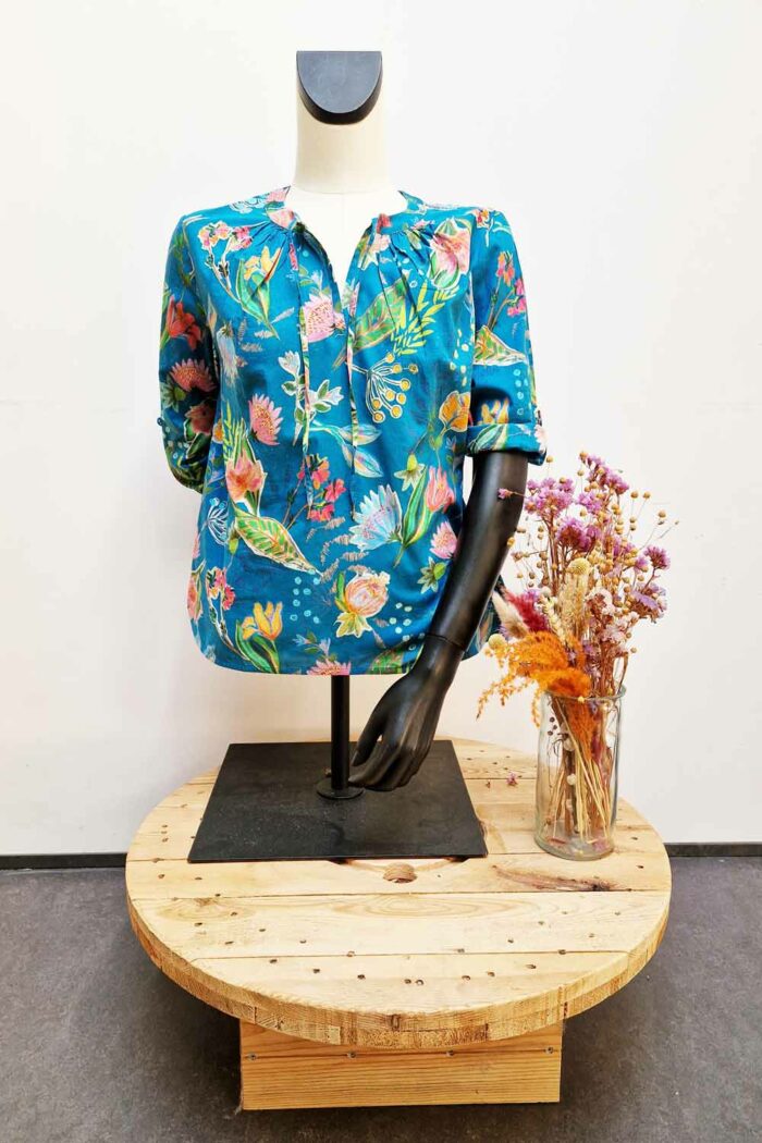 Blouse bloemen biokatoen petrolblauw