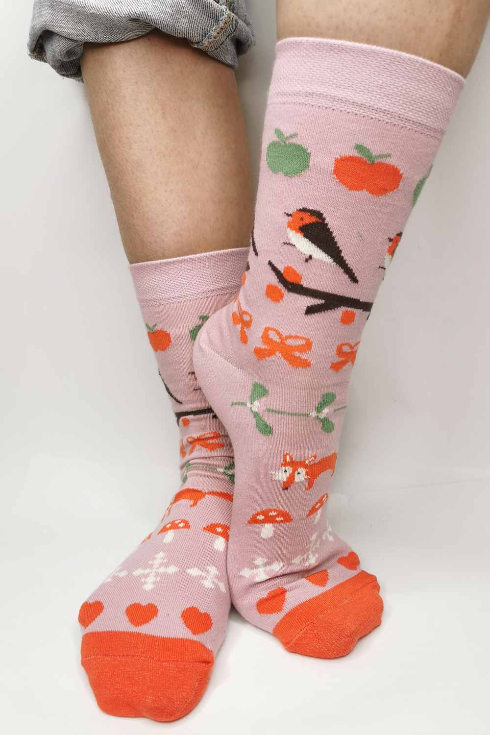Roze sokken met roodborst, vos, paddenstoel - Afbeelding 2