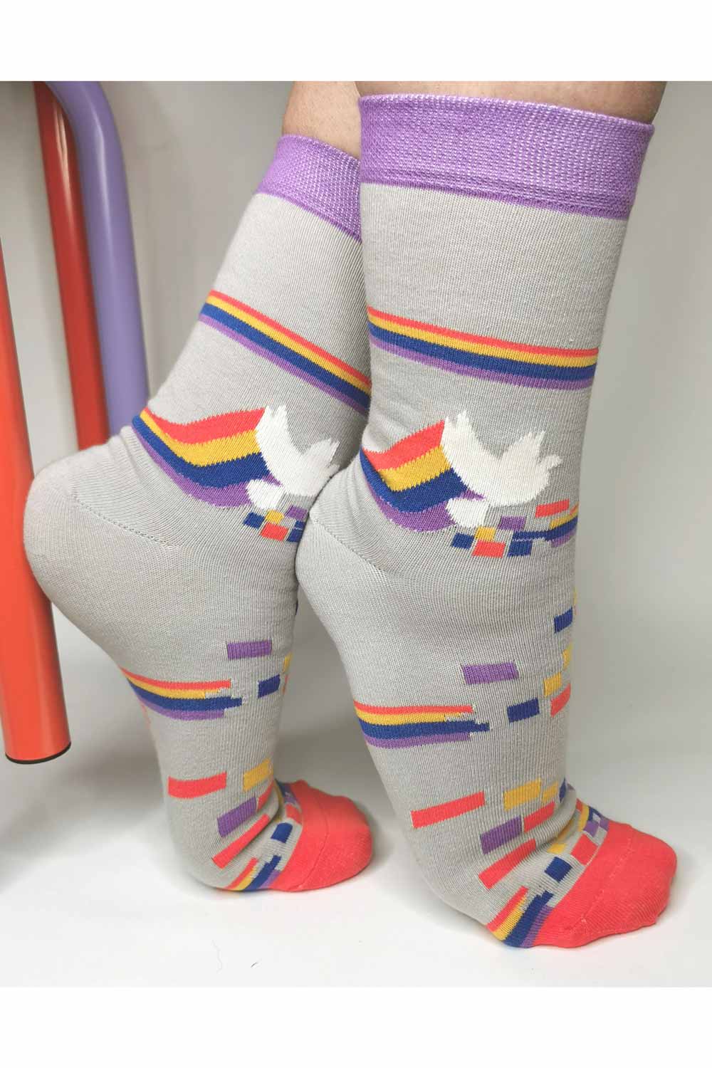 Vrolijke sokken met duif en regenboog - Afbeelding 2