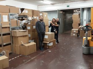 Yigit, Asli en Celal in het magazijn