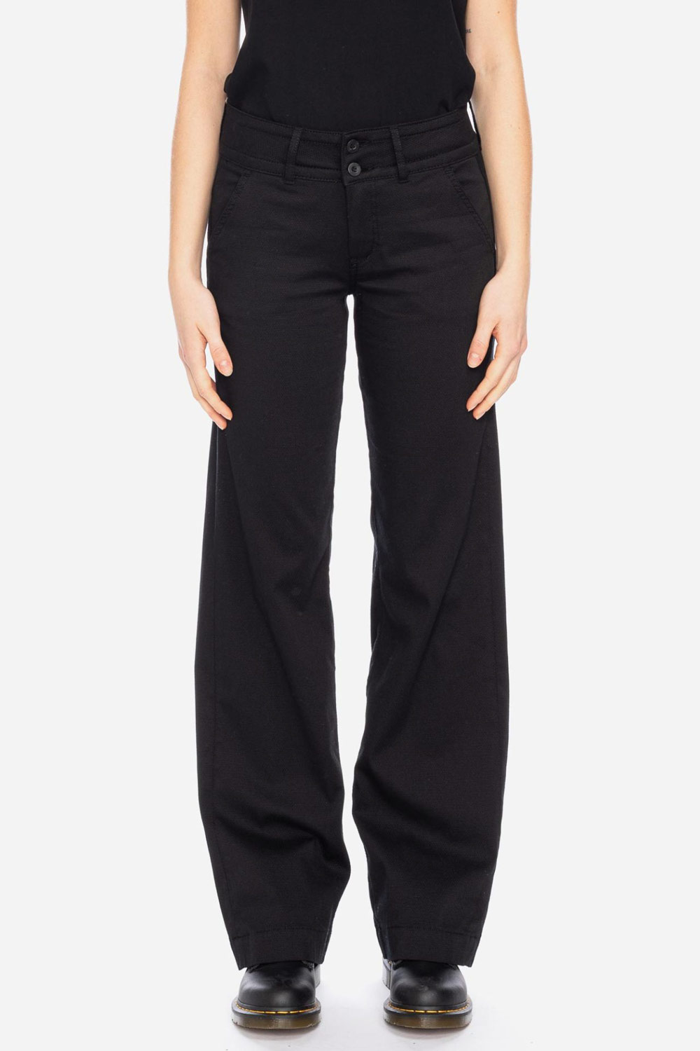 Zwarte broek met wijdere pijp