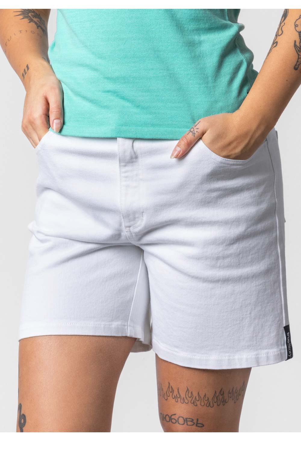 Korte witte spijkerbroek biokatoen