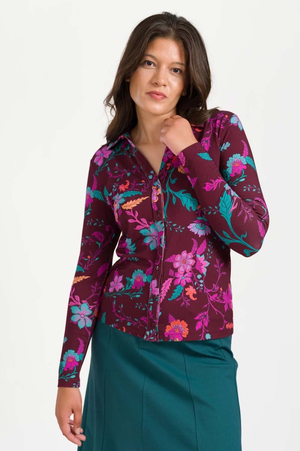 Getailleerde aubergine blouse ecovero bloemen