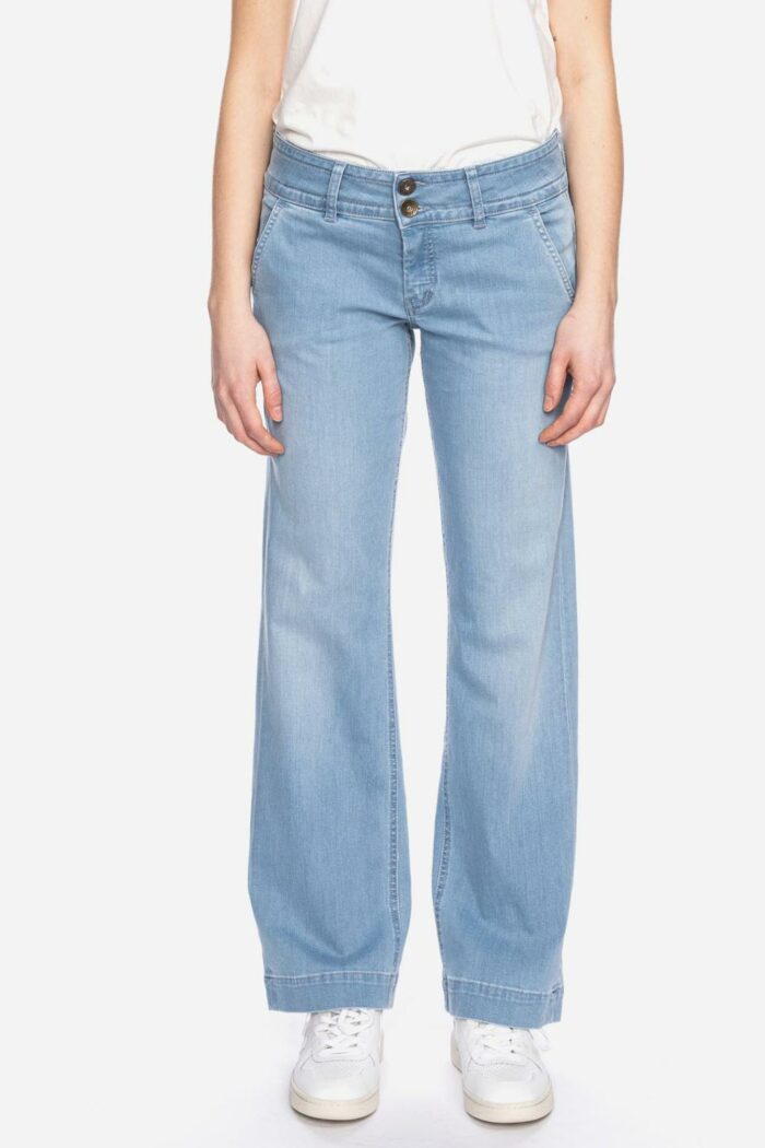 Damesjeans met wijdere pijp lichtblauw